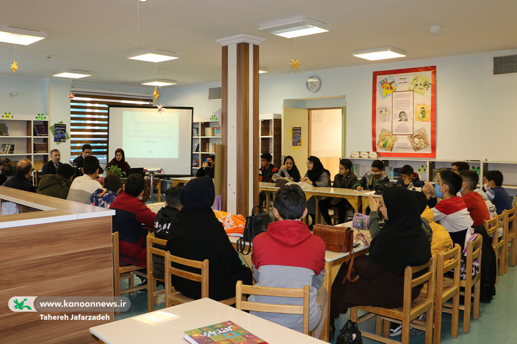 نشست علمی آموزشی ساخت موشک آبی در کانون سمنان