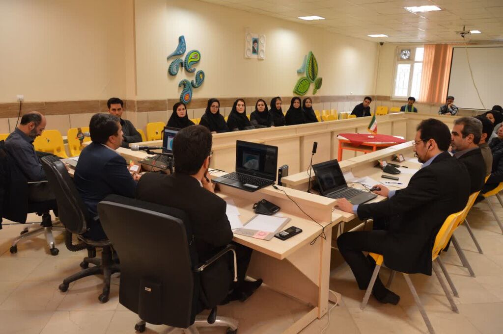 جستاری پژوهش محور در کارآفرینی فرهنگی حوزهی کودک و نوجوان بررسی کارآفرینی فرهنگی در حوزه کودک و نوجوان