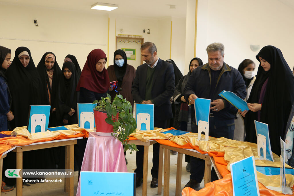 گشایش نمایشگاه پژوهش در مجتمع کانون سمنان