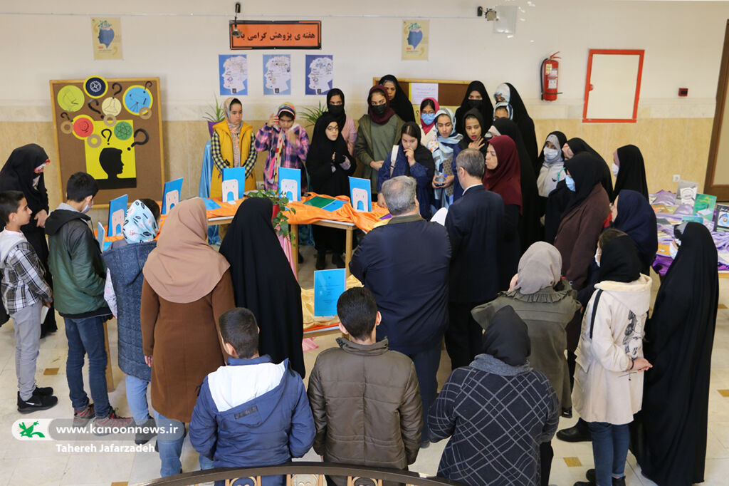 گشایش نمایشگاه پژوهش در مجتمع کانون سمنان