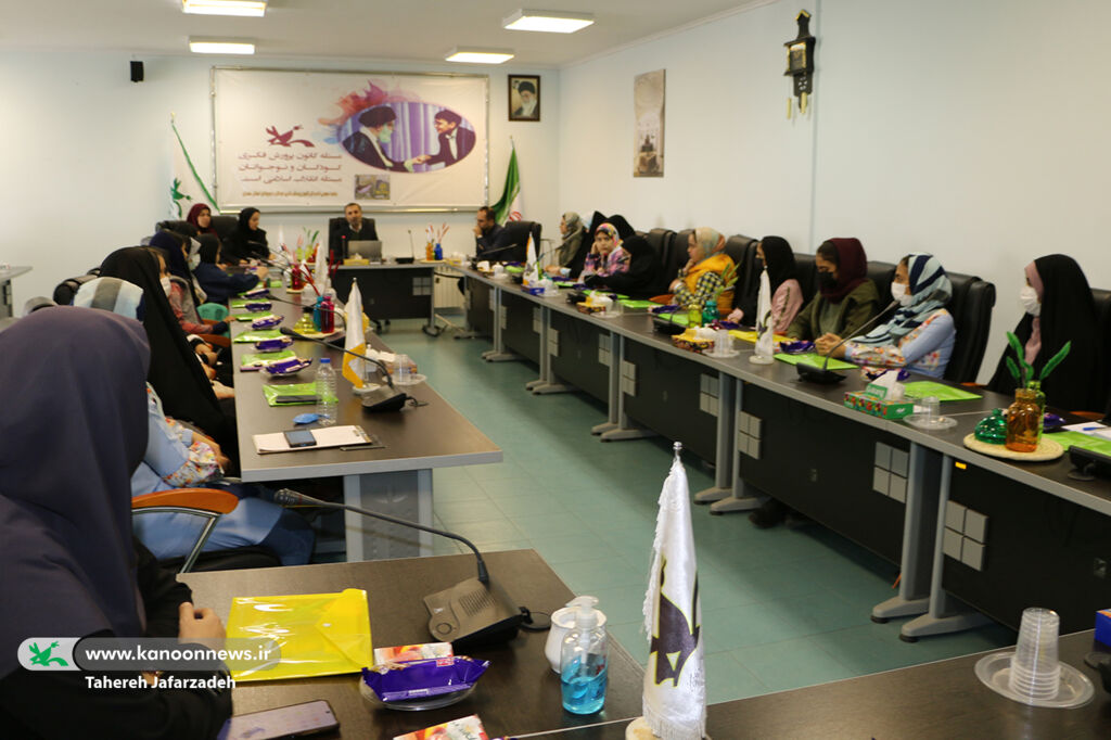 ویژهبرنامهی نوجوانان اندیشمند و تجلیل از پژوهشگران برگزیده استانی در کانون سمنان