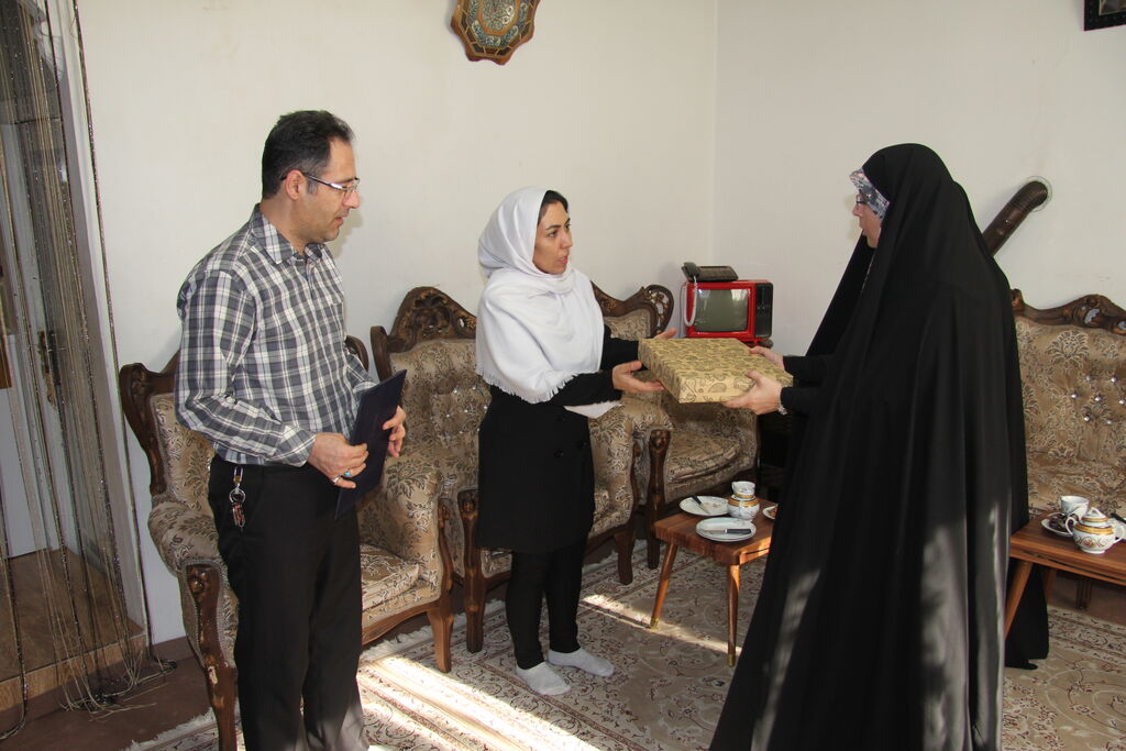 تجلیل مدیرکل کانون پرورش فکری آذربایجانغربی از همسران جانبازان تجلیل مدیرکل کانون پرورش فکری آذربایجانغربی از همسران جانبازان