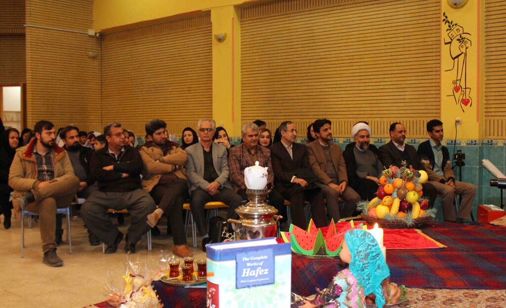 جشن شب یلدا در سنندج برگزار شد جشن شب یلدا در سنندج برگزار شد