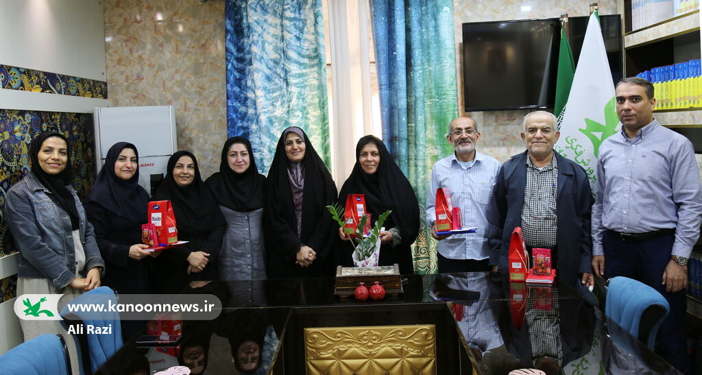 دیدار با فرزانگان کانون بوشهر به مناسبت یلدا دیدار با فرزانگان کانون به مناسبت یلدا