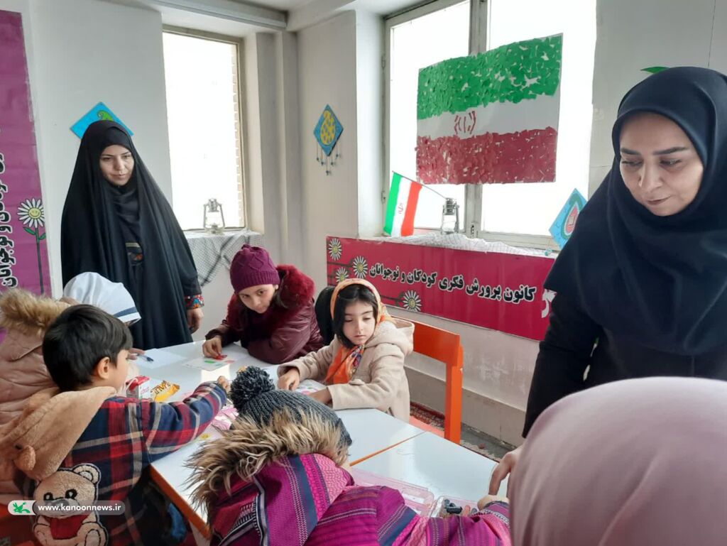 غرفه فرهنگی هنری کانون پرورش فکری کودکان و نوجوانان استان همدان در حاشیه کنگره شهدای زن استان همدان