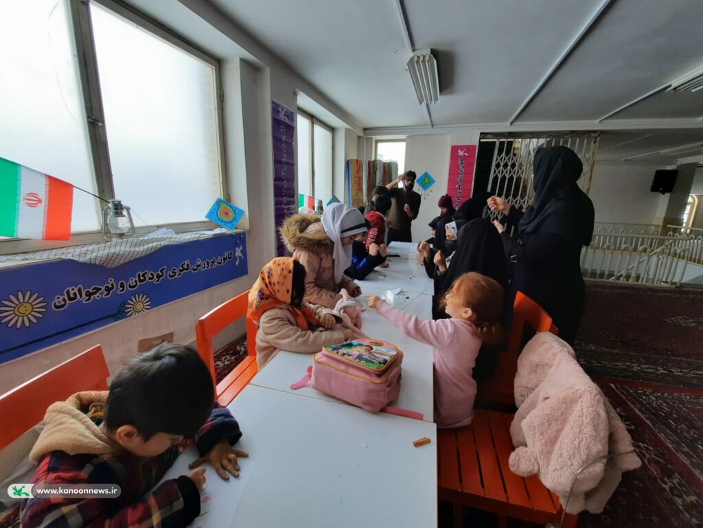 غرفه فرهنگی هنری کانون پرورش فکری کودکان و نوجوانان استان همدان در حاشیه کنگره شهدای زن استان همدان