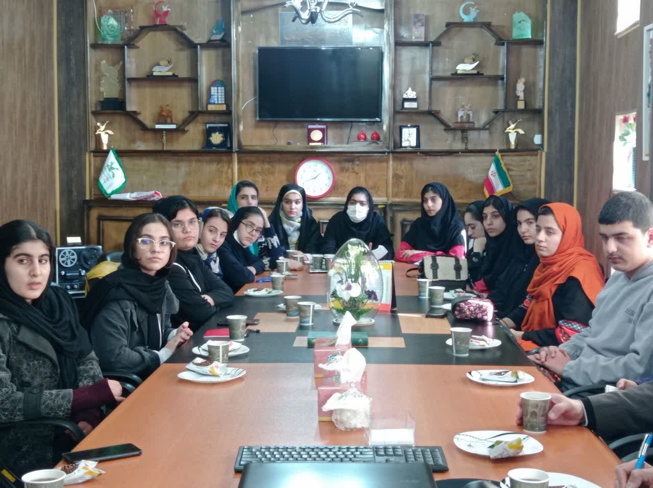 تشکیل کارگروه مشورتی نوجوانان معاونت صدای استان کرمانشاه/ اعضای نوجوان کانون تولید کننده برنامه نوجوان رادیو می شوند