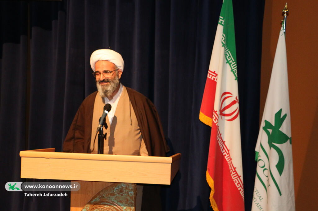 آیین اختتامیه جشنوارهی مشق عشق در سمنان/ حاجقاسم سلیمانی افسانه نیست