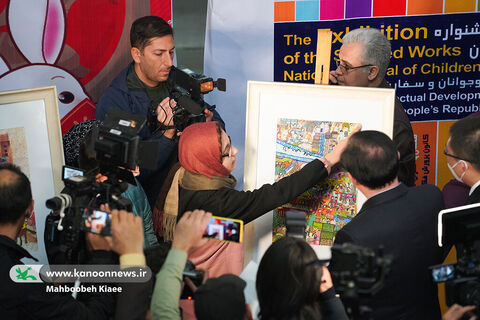 گشایش نمایشگاه نقاشی «سرزمین افسانه‌ها» و اهدای جوایز به برگزیدگان این رویداد هنری