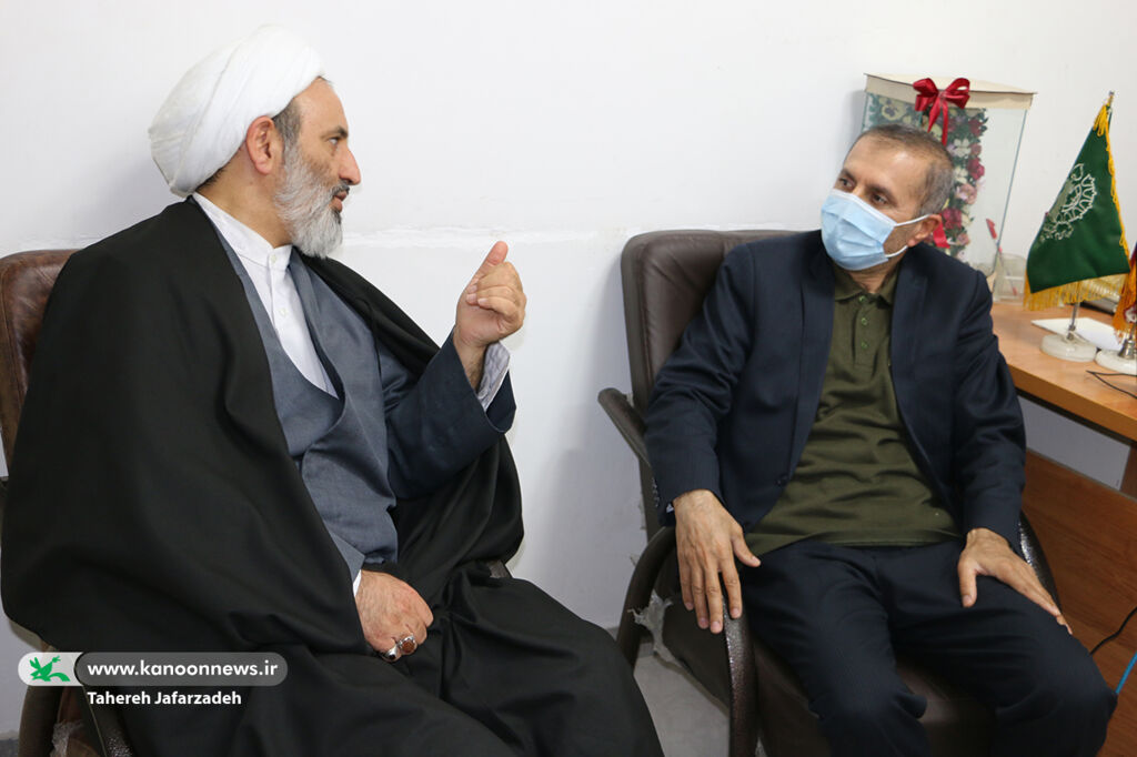 دیدار مدیرکل کانون سمنان با رئیس شورای هماهنگی تبلیغات اسلامی/ کار کانون، بسیار سنگین و ارزشمند است دیدار مدیرکل کانون سمنان با رئیس شورای هماهنگی تبلیغات اسلامی/ کار کانون، بسیار سنگین و ارزشمند است