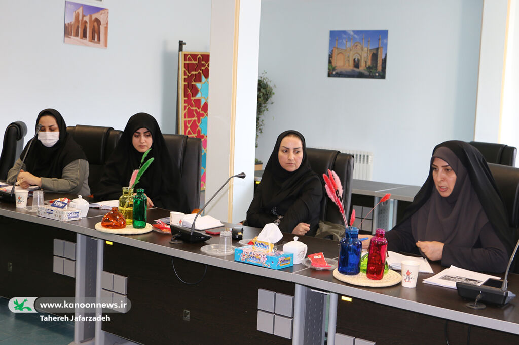 بررسی شیوهنامهی طرح کانون مدرسه و انتخاب دبیر کمیته کودک و نوجوان در کانون سمنان