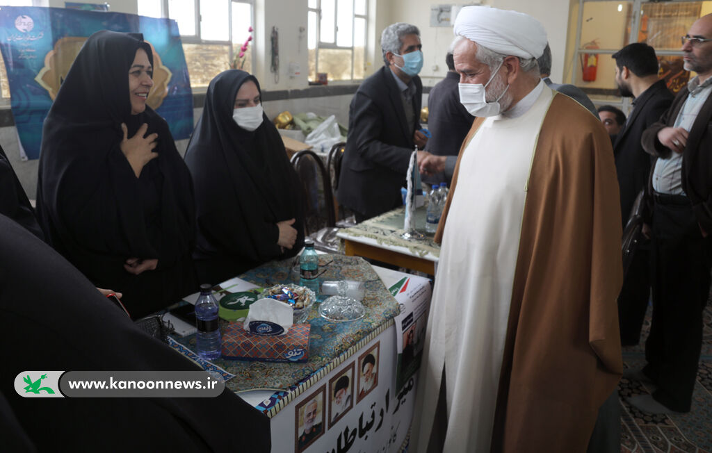 میز ارتباط مردمی در حاشیه اجلاس استانی نماز