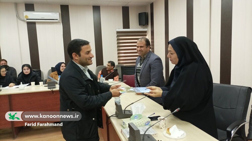 تقدیر از همکاران کانون سیستان و بلوچستان به مناسبت روز مادر ویژه برنامهی تقدیر از همکاران کانون سیستان و بلوچستان برگزار شد