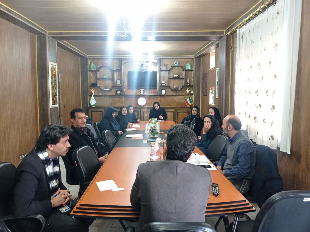 جلسه شورای فرهنگی ۵۲ امین جلسهی شورای فرهنگی در دفتر مدیر کل کانون کرمانشاه