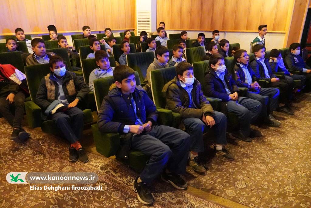 از شوخیهای عزیزآقا تا رقابت جدی قصهگوها