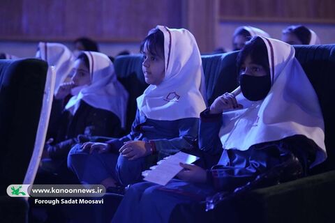 استقبال دانش‌آموزان و خانواده‌ها از جشنواره قصه‌گویی کانون در یزد
