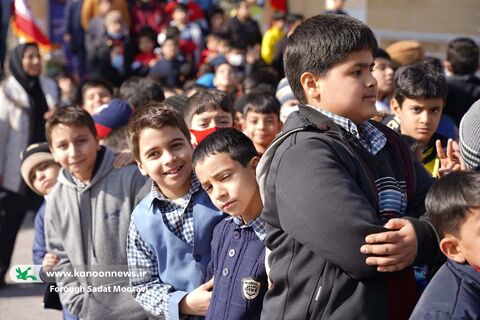استقبال دانش‌آموزان و خانواده‌ها از جشنواره قصه‌گویی کانون در یزد