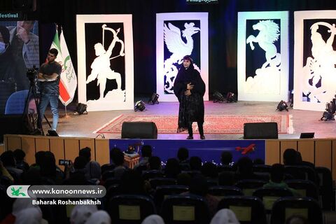اجراهای بخش زبان اشاره جشنواره بین‌المللی قصه‌گویی در سالن ارشاد یزد