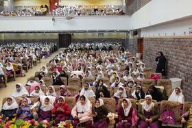 استقبال دانش‌آموزان و خانواده‌ها در سومین روز جشنواره قصه‌گویی کانون در یزد