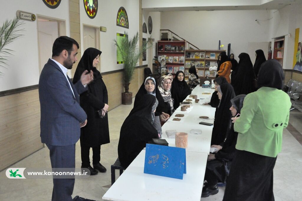 ورکشاپ دست سازه‌های گلی برای مربیان کانون مساجد
