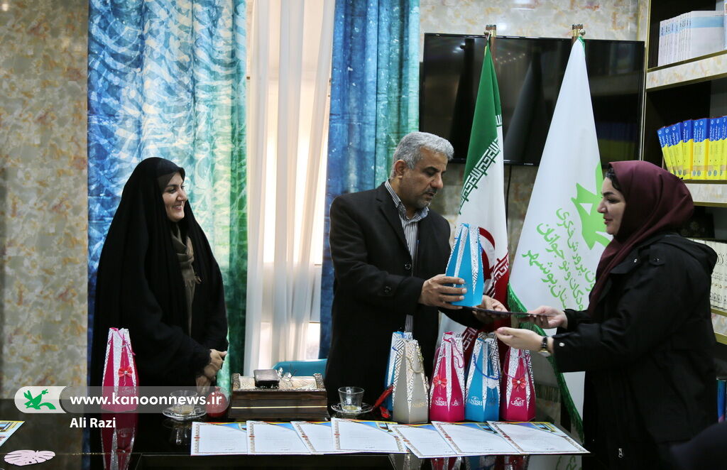 تقدیر فرماندار بوشهر از بانوان شاغل در کانون شهرستان