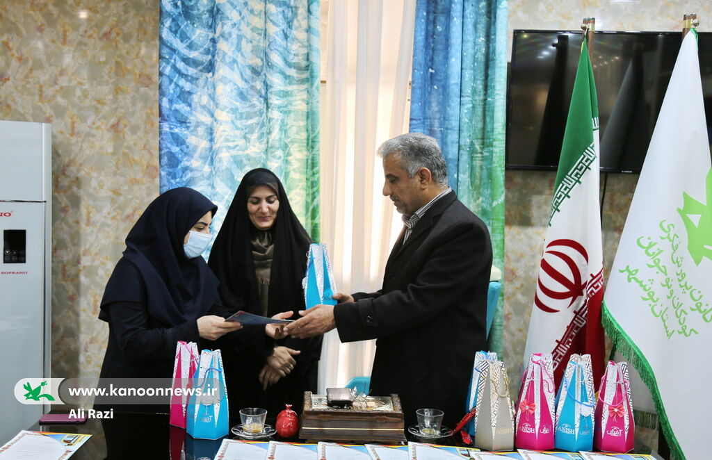 تقدیر فرماندار بوشهر از بانوان شاغل در کانون شهرستان