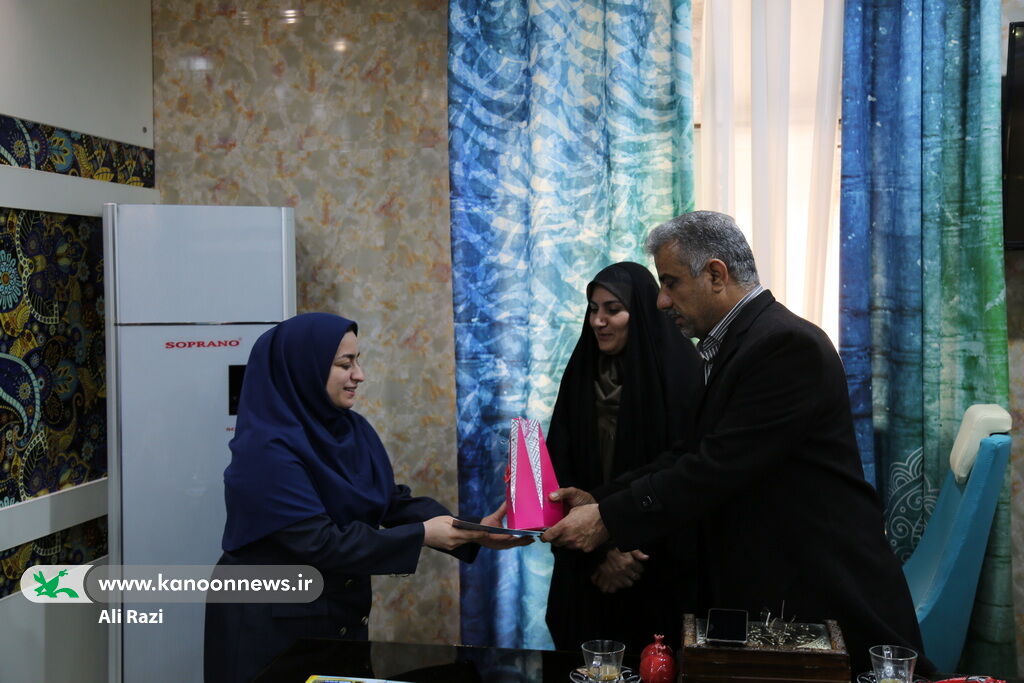 تقدیر فرماندار بوشهر از بانوان شاغل در کانون شهرستان