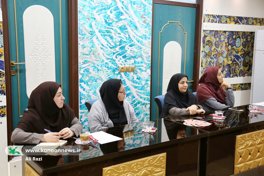 تقدیر فرماندار بوشهر از بانوان شاغل در کانون شهرستان