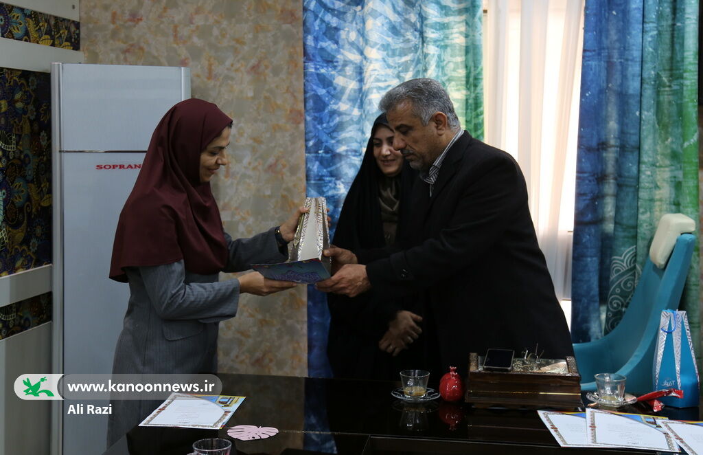تقدیر فرماندار بوشهر از بانوان شاغل در کانون شهرستان