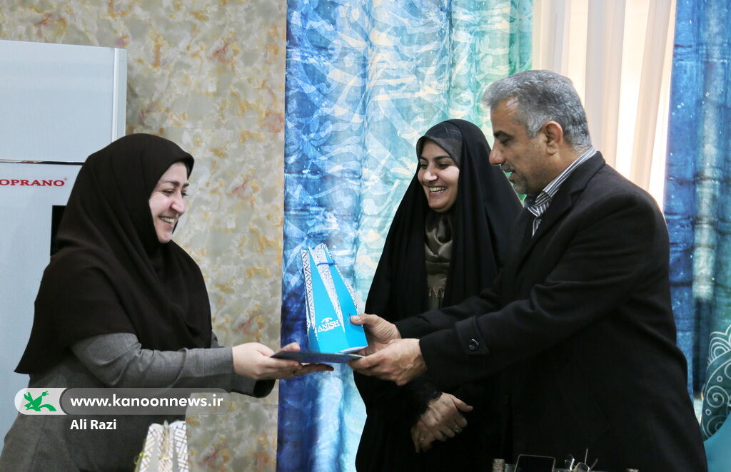 تقدیر فرماندار بوشهر از بانوان شاغل در کانون شهرستان