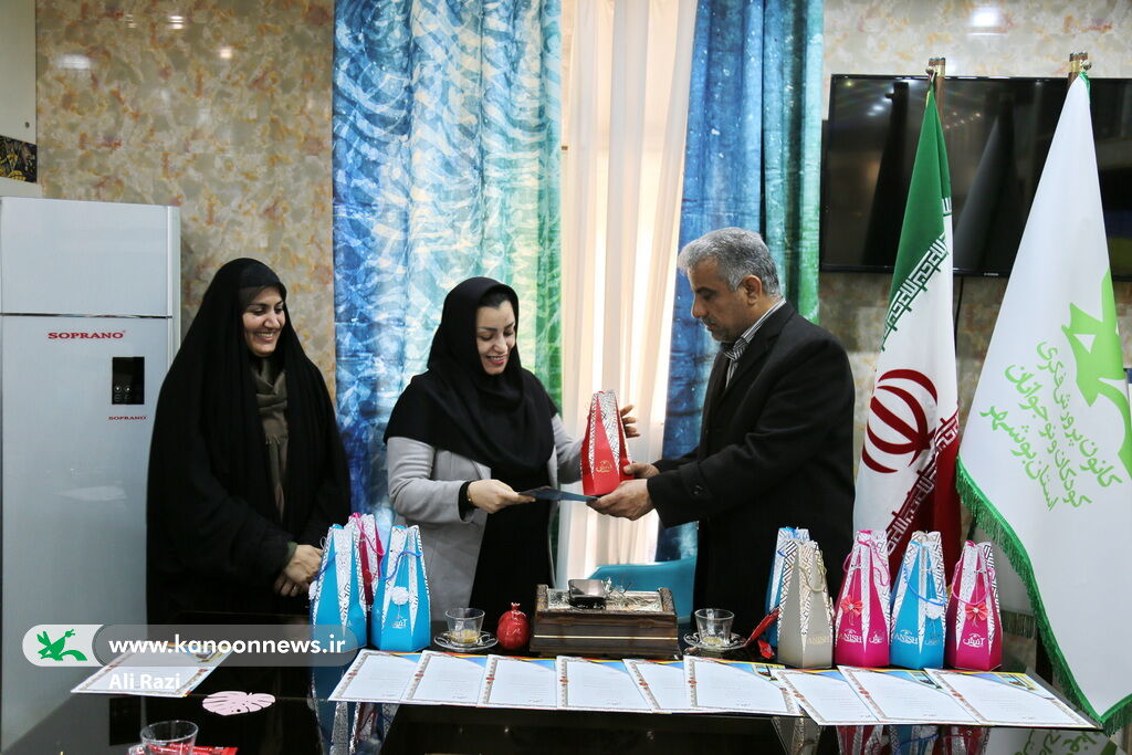 تقدیر فرماندار بوشهر از بانوان شاغل در کانون شهرستان