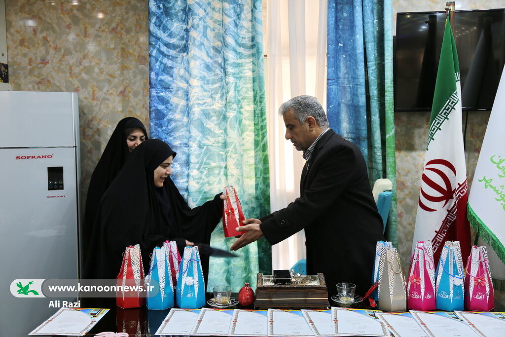 تقدیر فرماندار بوشهر از بانوان شاغل در کانون شهرستان