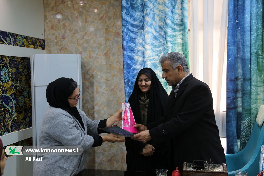 تقدیر فرماندار بوشهر از بانوان شاغل در کانون شهرستان