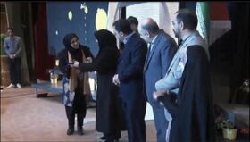 لحظه اعلام نتیجه قصه معصومه شهریاری بعنوان برگزیده جشنواره بین‌المللی قصه‌گویی