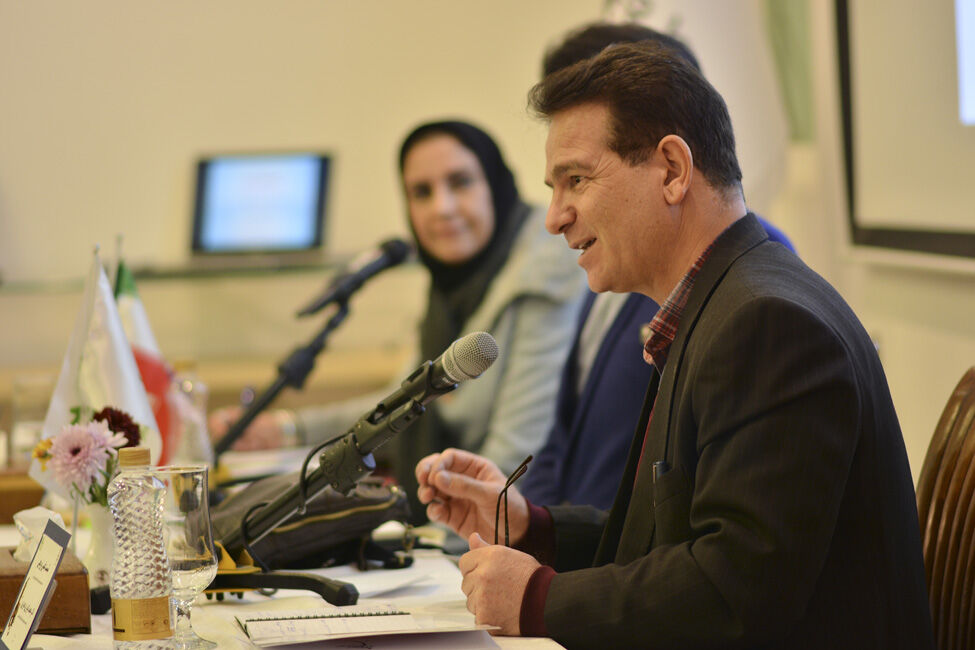 بدون ترس، تجربیاتتان را روی کاغذ بیاورید