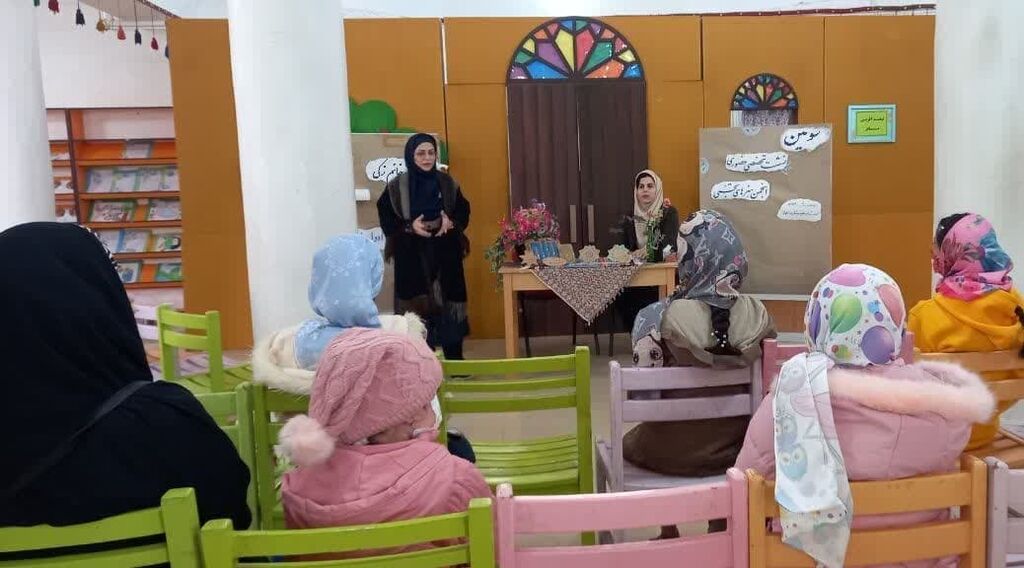 سومین نشست تخصصی انجمن هنرهای تجسمی (سفال) کانون خوزستان برگزار شد