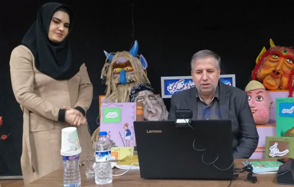 مربیان کانون لرستان قصه ها را به نمایشنامه تبدیل می کنند