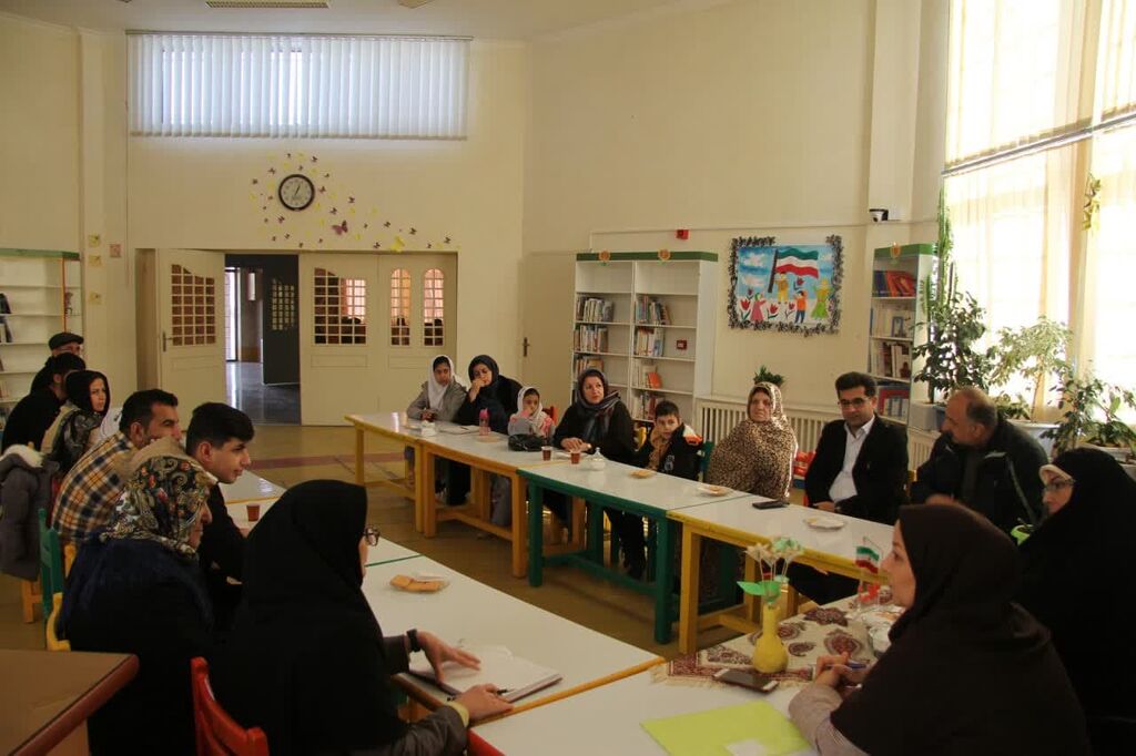 میز خدمت کانون پرورش فکری آذربایجان غربی در اشنویه برپا شد
