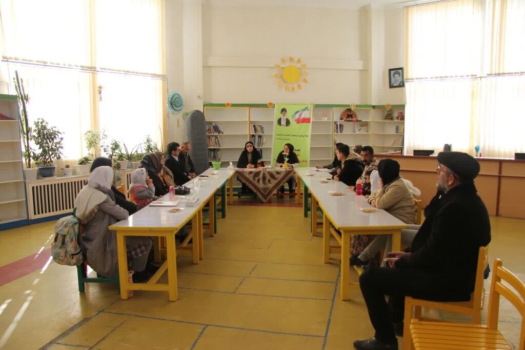 میز خدمت کانون پرورش فکری آذربایجان غربی در اشنویه برپا شد