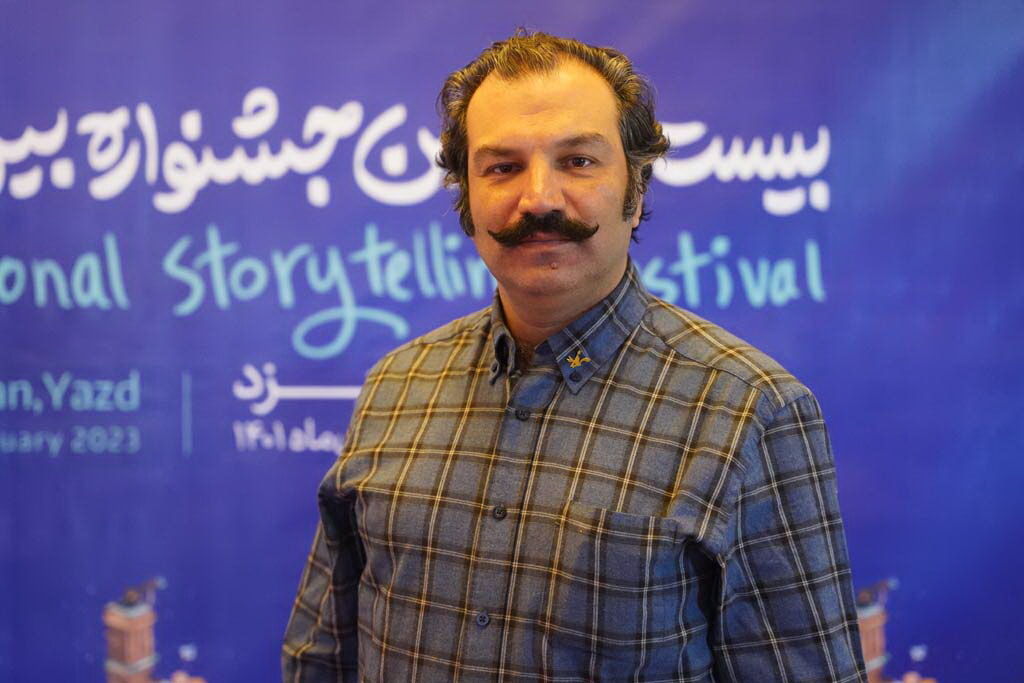 مهدی سرخیزاده صداپیشه عروسک کلاغ مهربان و متفاوت قصههای جشنواره