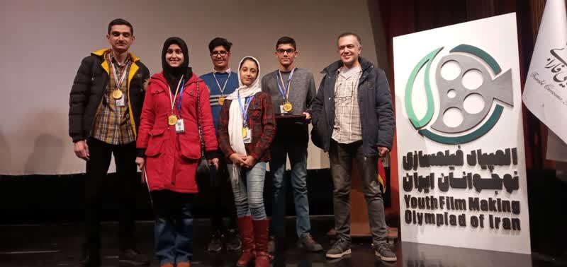 کسب مدال طلای گروهی انیمیشن " تلنگر "و دیپلم افتخار به خاطر ایده خلاق متین رستمی