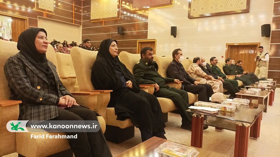 درخشش مربیان و اعضای کانون پرورش فکری سیستان و بلوچستان در پانزدهمین جشنواره شعر دفاع مقدس