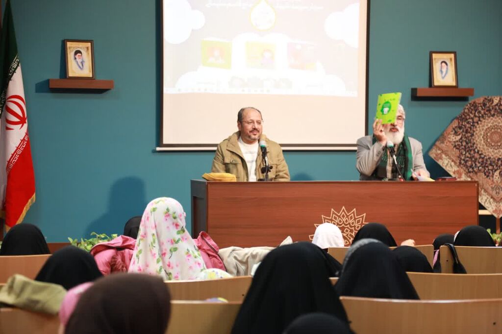 رونمایی از سه کتاب با موضوع حاج قاسم سلیمانی