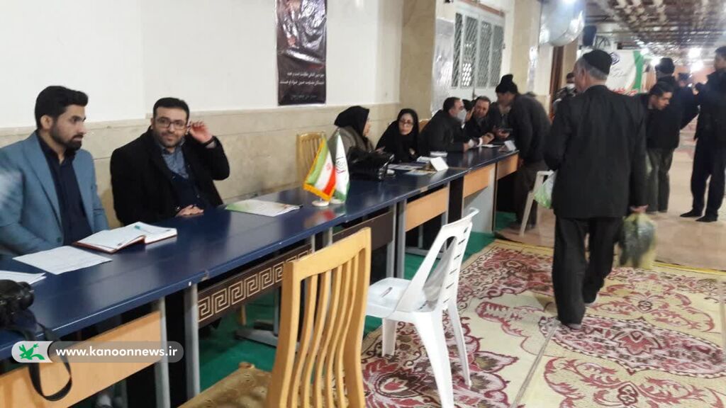 برپایی میز خدمت و پاسخگویی سرپرست کانون پرورش فکری زنجان