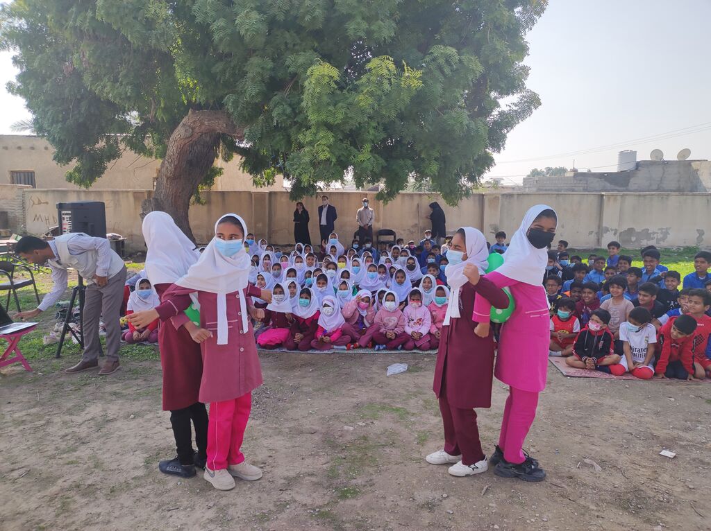 شور و نشاط کودکان و نوجوانان مناطق ایسین و تازیان با حضور کاروان پیک امید کتابخانه های سیار روستایی 