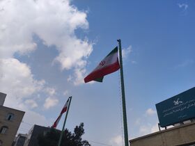 برافراشتن پرچم جمهوری اسلامی ایران در مرکز شماره ۳ بندرعباس