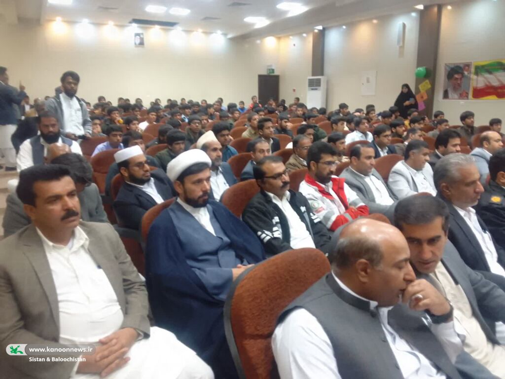 حضور همکاران همکاران کانون پرورش فکری سیستان و بلوچستان در مراسم نواختن گلبانگ انقلاب 