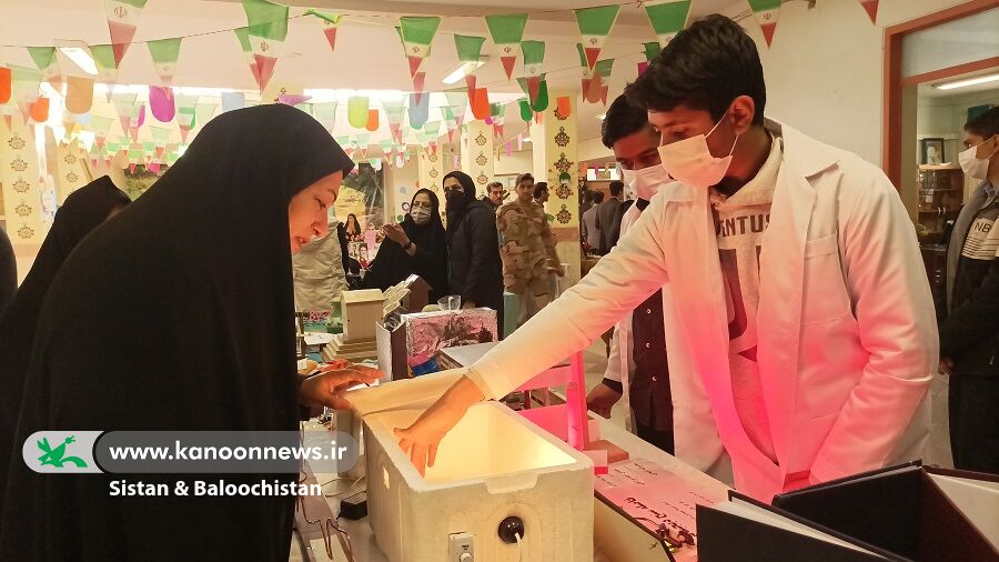 حضور همکاران همکاران کانون پرورش فکری سیستان و بلوچستان در مراسم نواختن گلبانگ انقلاب