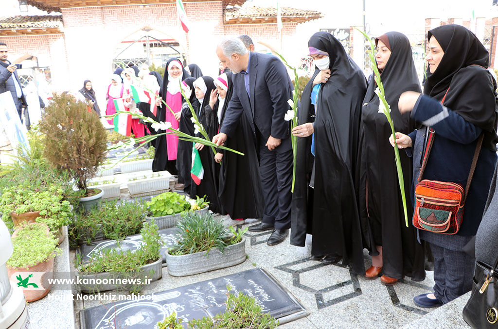 نسل چهارم و پنجمیها با امام راحل(ره) و شهیدان پیمانی دوباره بستند