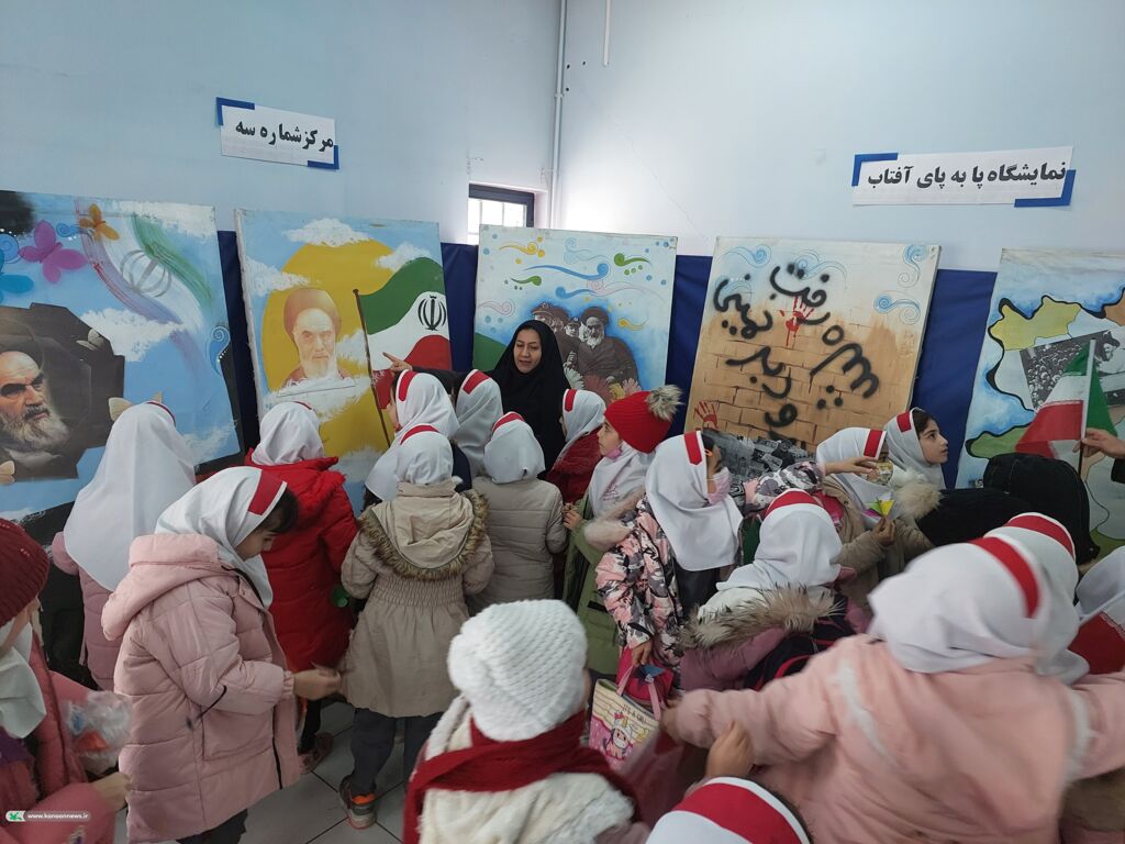 برپایی نمایشگاه پا به پای آفتاب در مرکز شماره ۳ کانون زنجان